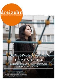 junge Frau auf Spielplatz