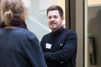 Menschen in der Ausstellung