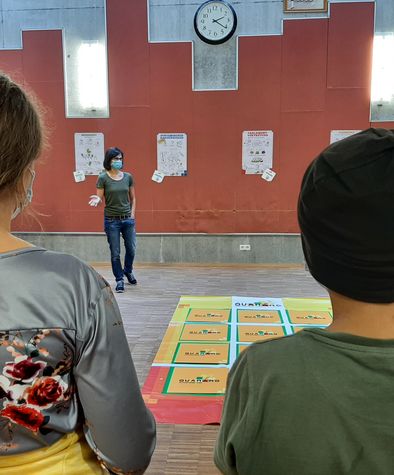 Vorführung in einer Turnhalle