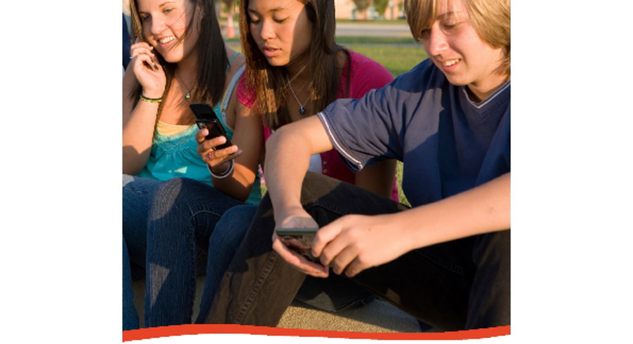 Tagungseinladung mit einem Bild mit drei Jugendlichen