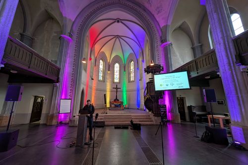Die Pax-Jugendkirche von innen