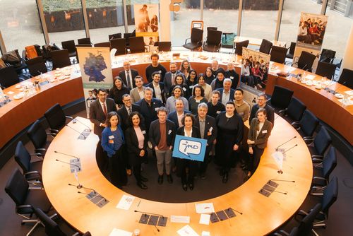 Gruppenbild beim Parlamentarischen Frühstück