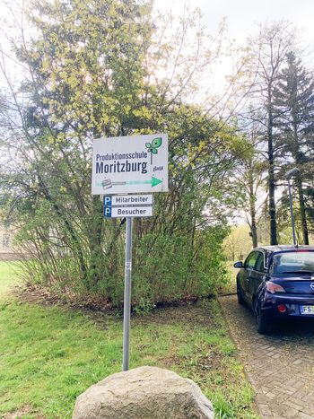 Schild der Produktionsschule