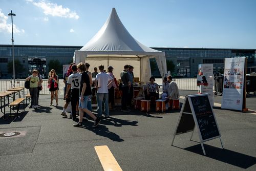 Zelt auf dem Kirchentag Messe Gelände