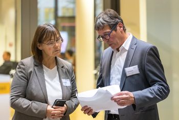 Menschen in der Ausstellung