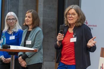 Claudia Seibold (BAG EJSA), Julia Schad-Heim (In Via) und Angelika Iser (Hochschule München)