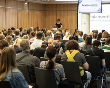 Claudia Al-Nahawi referiert im Workshop